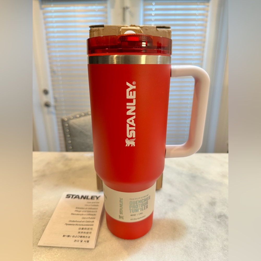 Stanley @Arsenal Unique Red Flip Straw 40oz Quencher Protour Tumbler